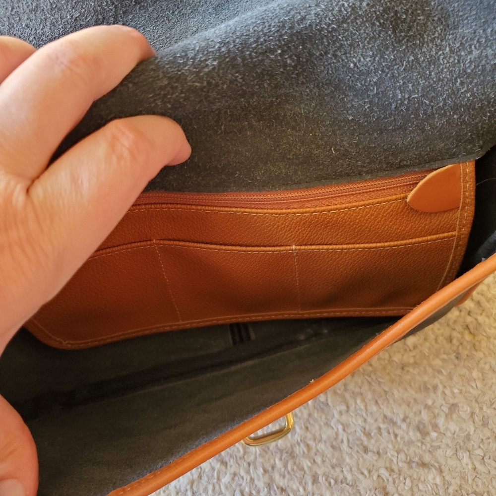 SOLD* Dooney & Bourke Vtg Two-Toned Equestrian Bag - Picture 3 of 16